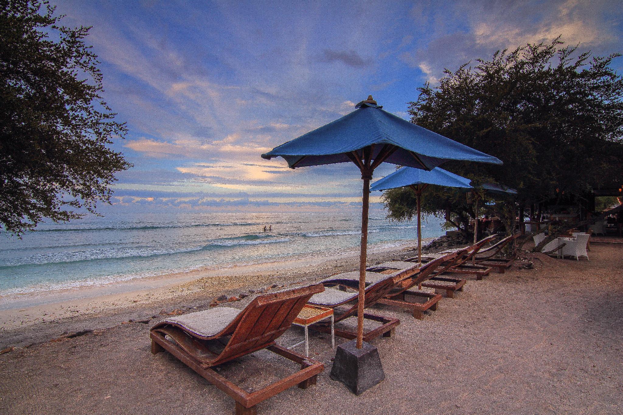 Jambuluwuk Oceano Gili Trawangan Hotel Ngoại thất bức ảnh Sunset at the beach