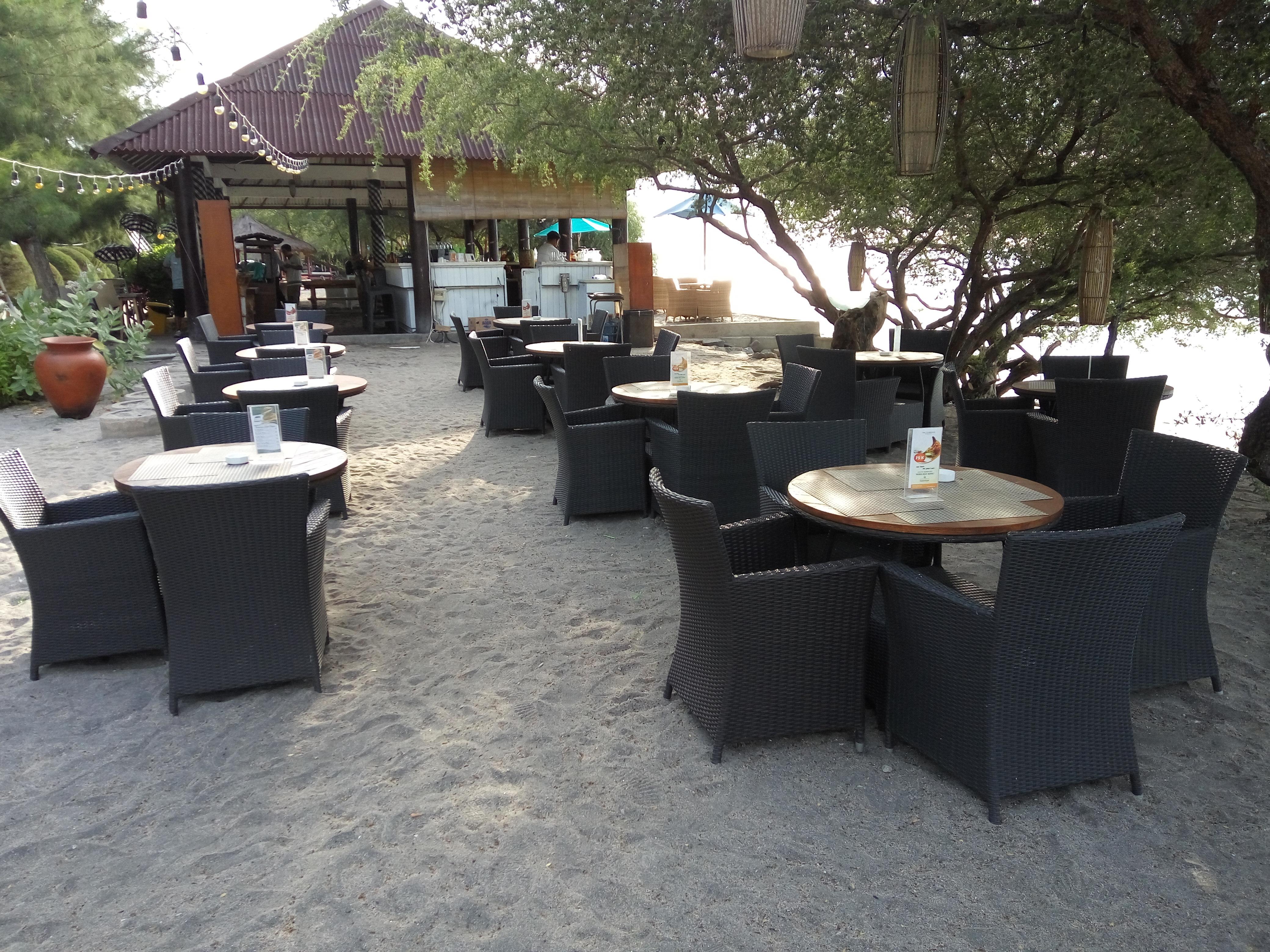 Jambuluwuk Oceano Gili Trawangan Hotel Ngoại thất bức ảnh The beach bar at the resort
