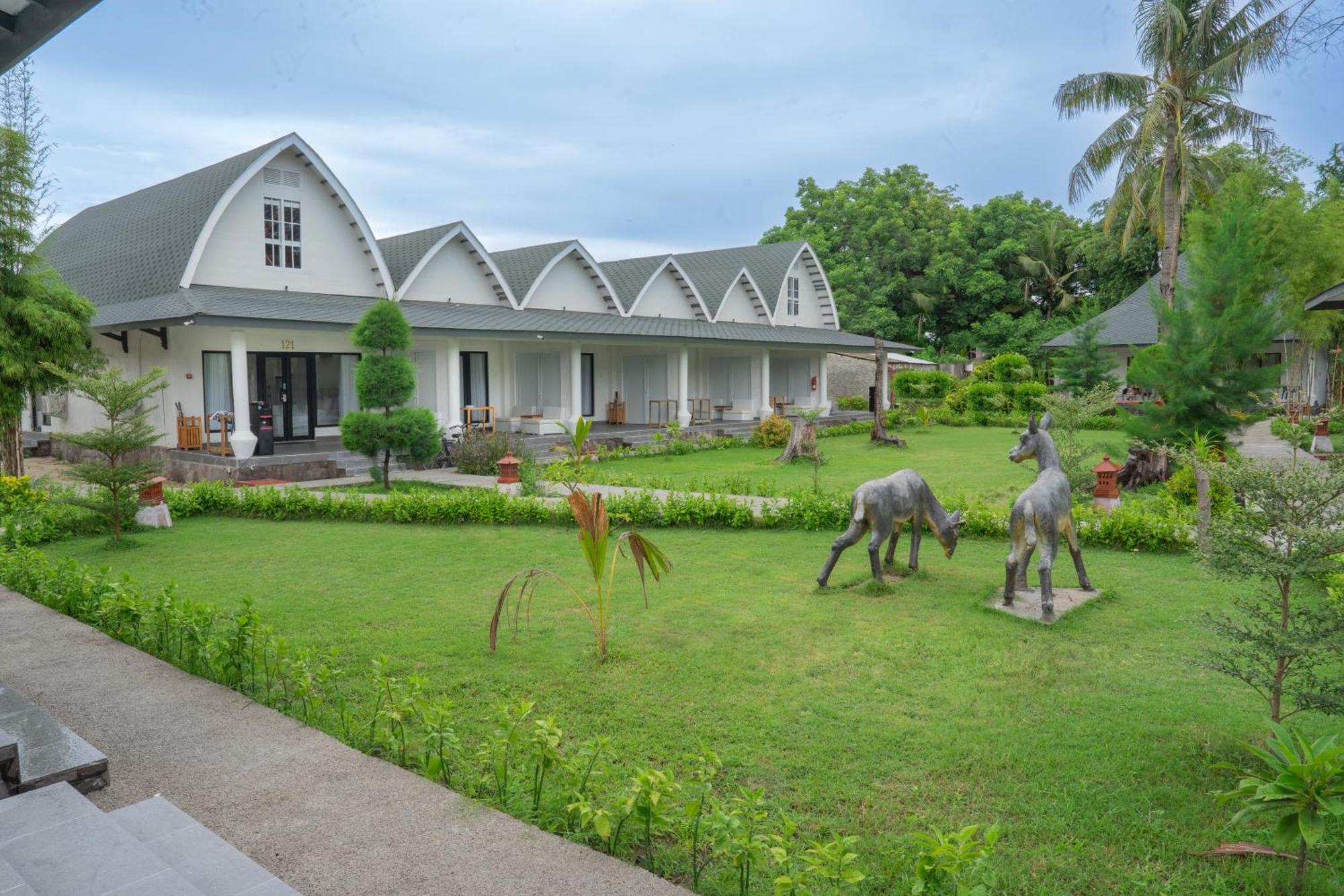 Jambuluwuk Oceano Gili Trawangan Hotel Ngoại thất bức ảnh The resort's main building